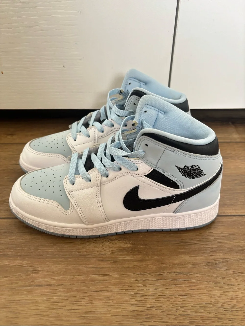 2023 Air Jordan 1 Mid SE 'White Ice Blue'